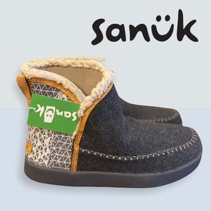 Sanuk Gray and Tan Ankle Boots